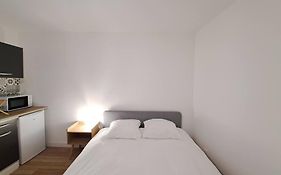 Verone, Charmant Studio